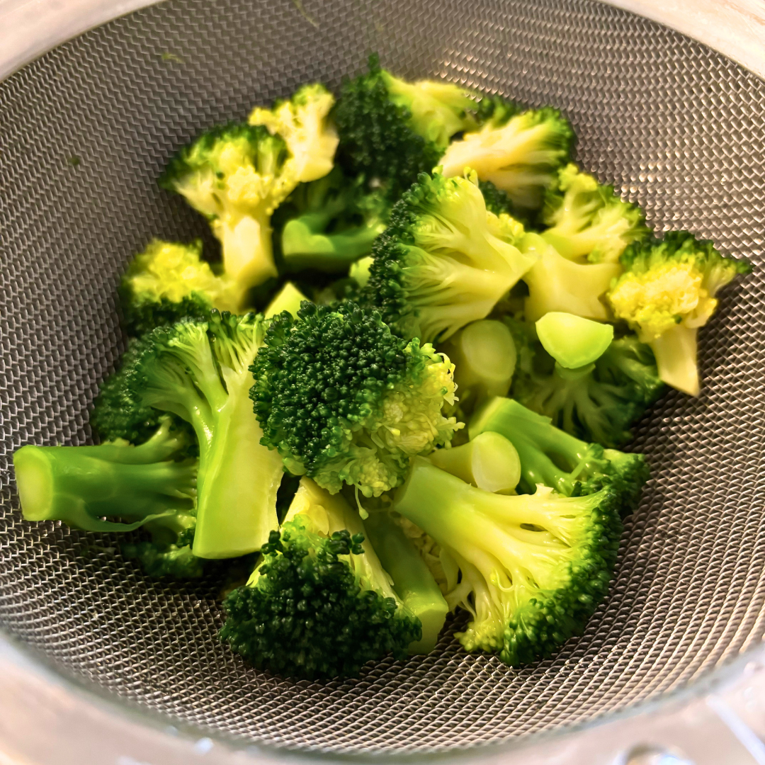 小房に分けて茹でたブロッコリー